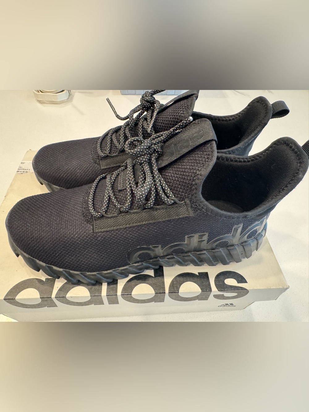 Adidas Men/Women Black Knit Lace-Up Casual Sneakers - Men size 7/Women size 8.5